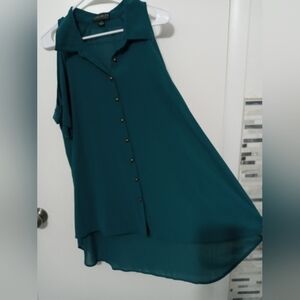 Forever 21+ Emerald green button up chiffon short sleeve Uneven hem tunic blouse